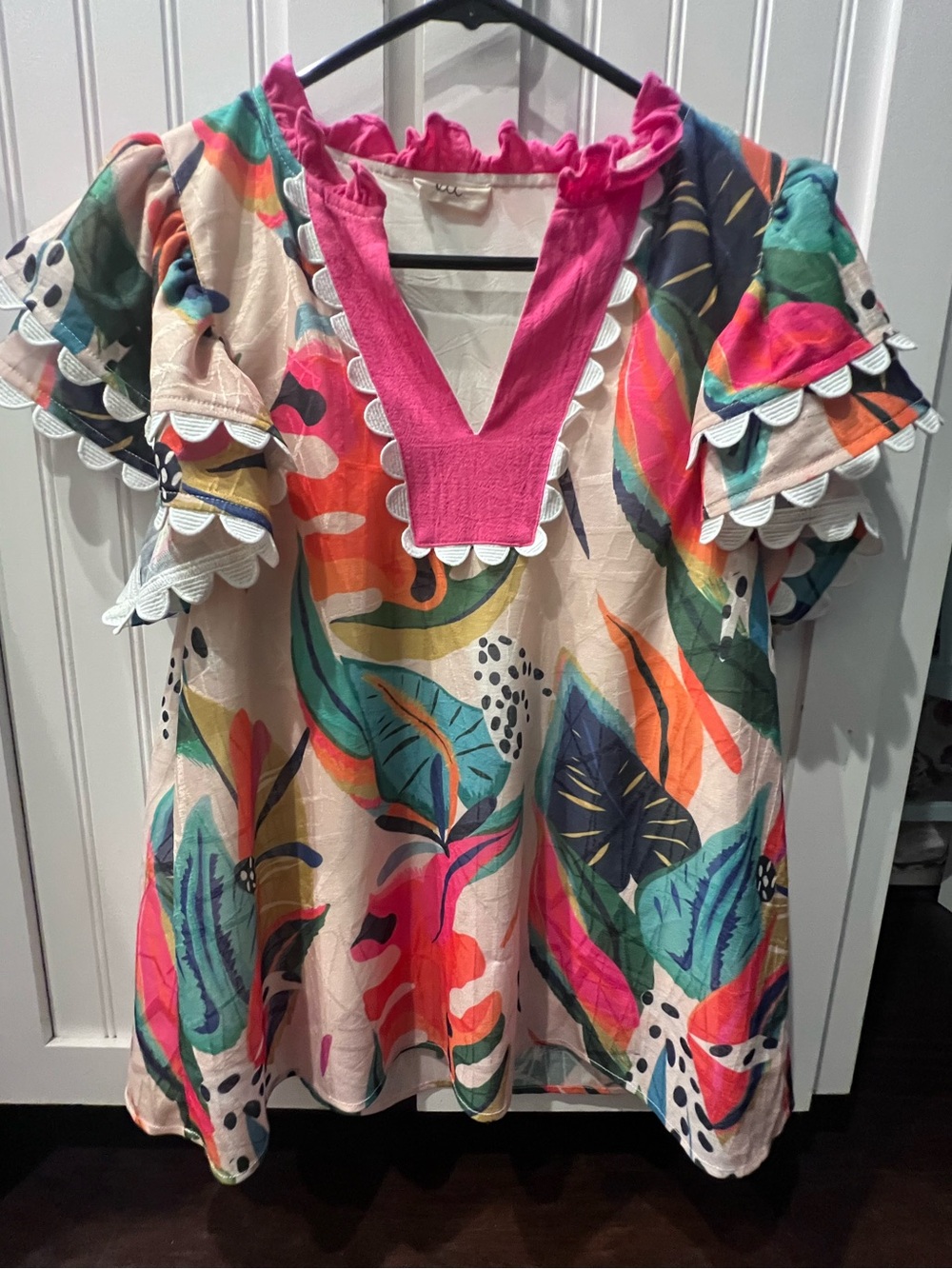 🩷4 for $35 🩷 Oli Oli Bright Pink Trim Tropical Print Flutter Sleeve Top - Picture 2 of 5